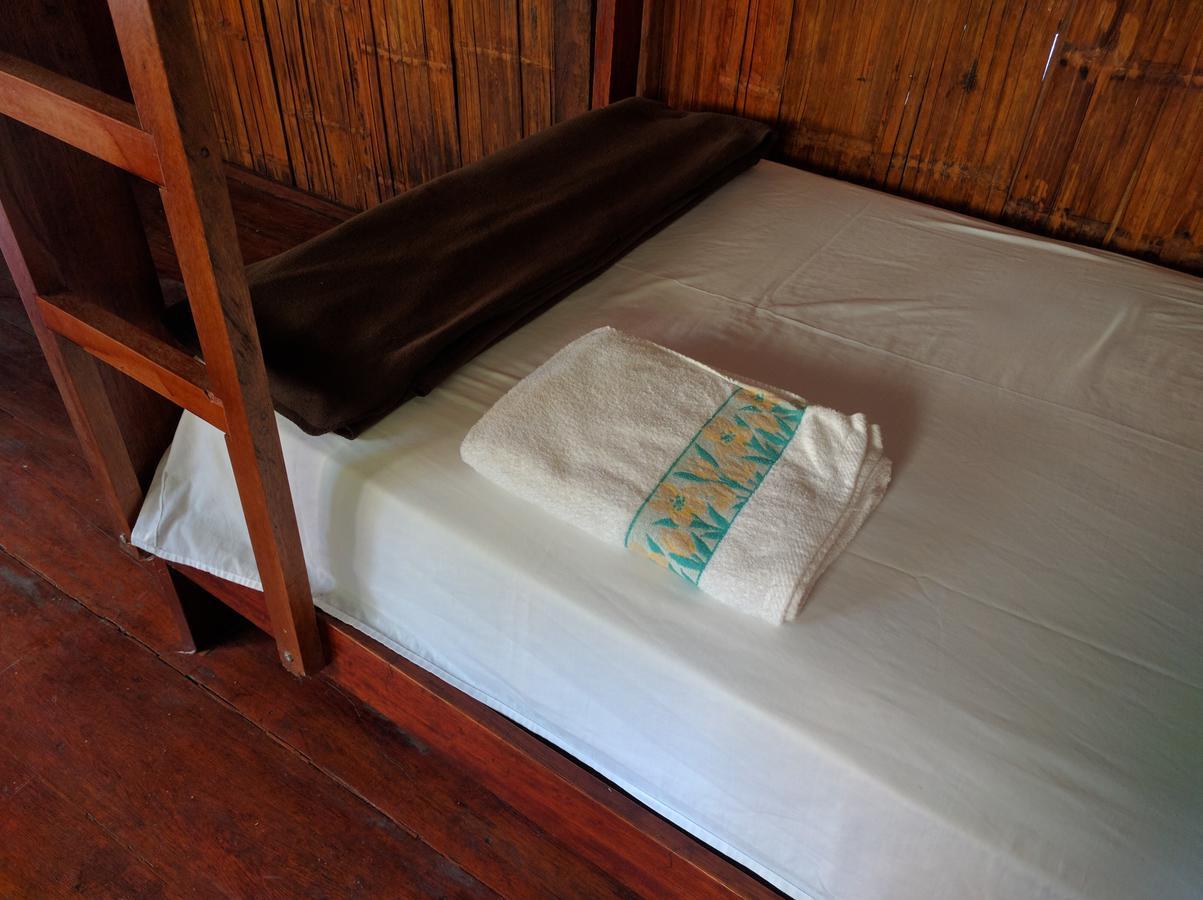 Green Forest Ecolodge Puerto Montufar 外观 照片
